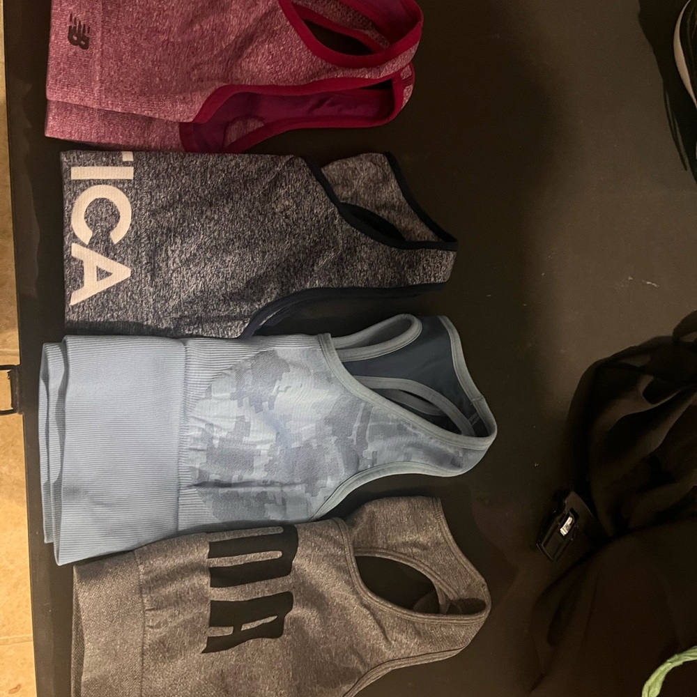 BUNDLE 4 sports bra mint condition